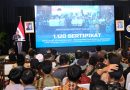Pemerintah Serahkan 1.120 Sertipikat Tanah untuk Transmigran di Sukabumi, Wamen Ossy: Ini Pengakuan Negara
